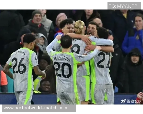 英超焦点战：里昂大胜曼城红牌事件引发全场热议与数据分析