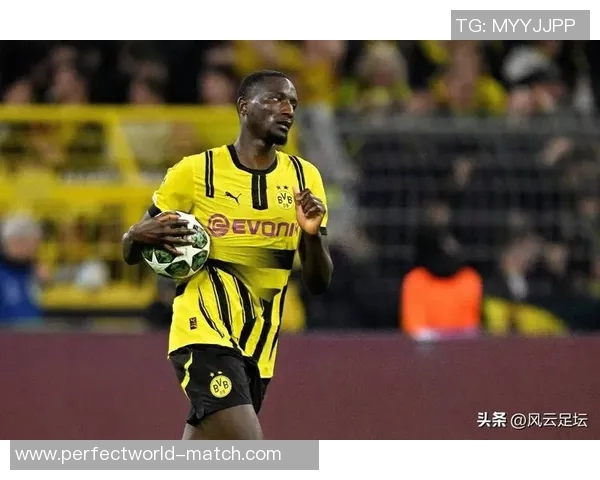 国王杯精彩对决那不勒斯大胜拜仁红牌争议引发全场热议与十大进球回顾