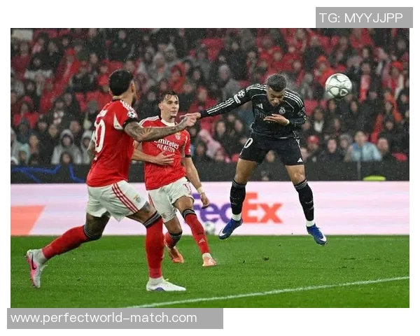 世界杯曼联险胜本菲卡乌龙球成比赛转折点全场沸腾解析