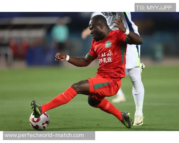 中超赛场惊现冷门莱比锡逆转里昂补时绝杀引发全场狂欢