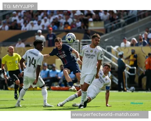 国王杯激战拜仁与皇马战成平局乌龙球引发全场热议与战术分析